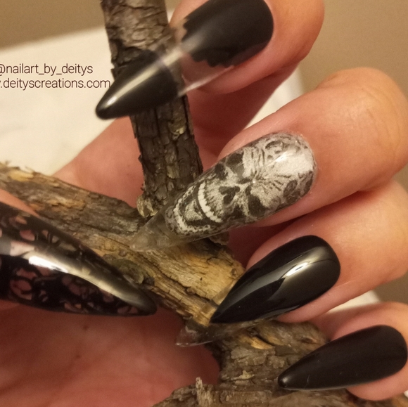 Gothic skull with black and negative space stiletto luxury press On acrylic Nail - Picture 1 of 4